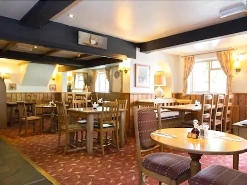 Bed and Breakfast The White Hart, Wroughton Суиндон Экстерьер фото