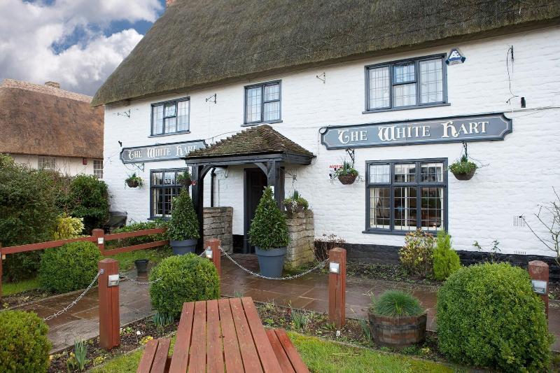 Bed and Breakfast The White Hart, Wroughton Суиндон Экстерьер фото